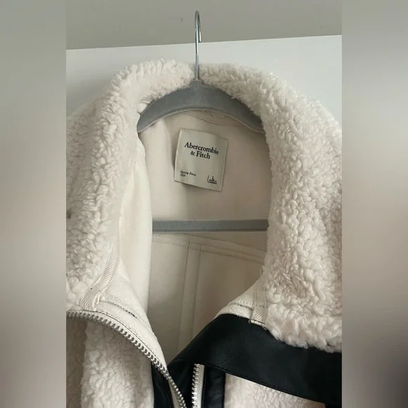 Abercrombie & Fitch Ivory and Black Fleece Jacket - Picture 3 of 6